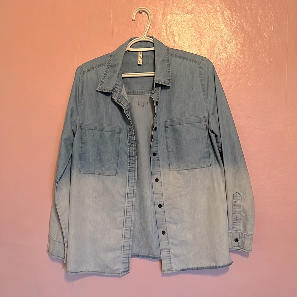 Blue gradient button up